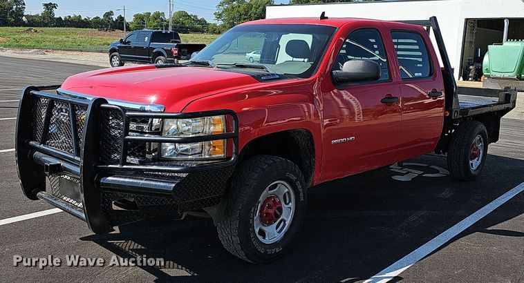 image for item OG9415 2014 Chevrolet 2500HD  Crew Cab flatbed pickup truck