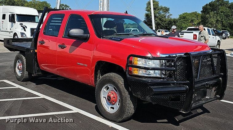 image for item OG9415 2014 Chevrolet 2500HD  Crew Cab flatbed pickup truck