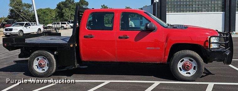 image for item OG9415 2014 Chevrolet 2500HD  Crew Cab flatbed pickup truck