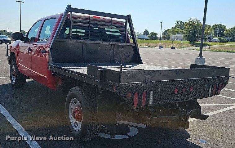 image for item OG9415 2014 Chevrolet 2500HD  Crew Cab flatbed pickup truck