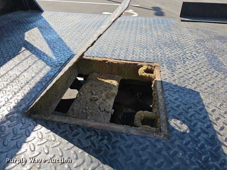 image for item OG9415 2014 Chevrolet 2500HD  Crew Cab flatbed pickup truck