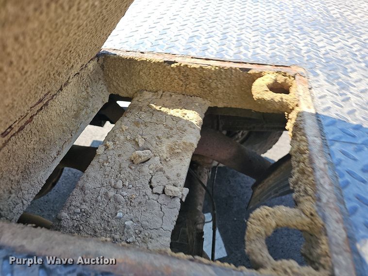 image for item OG9415 2014 Chevrolet 2500HD  Crew Cab flatbed pickup truck