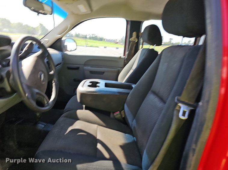 image for item OG9415 2014 Chevrolet 2500HD  Crew Cab flatbed pickup truck