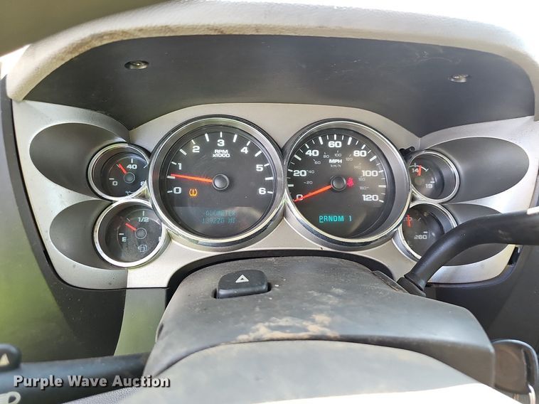 image for item OG9415 2014 Chevrolet 2500HD  Crew Cab flatbed pickup truck