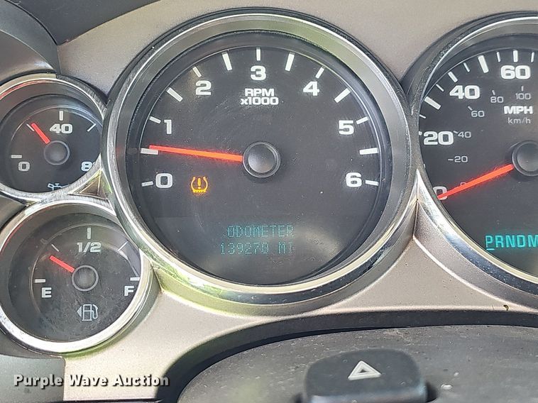 image for item OG9415 2014 Chevrolet 2500HD  Crew Cab flatbed pickup truck