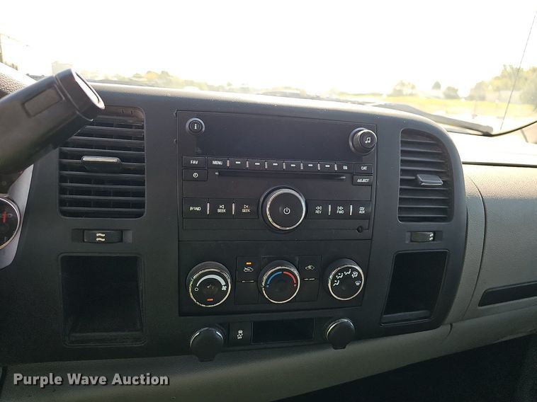 image for item OG9415 2014 Chevrolet 2500HD  Crew Cab flatbed pickup truck