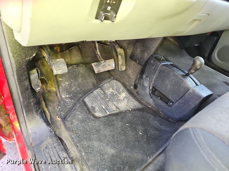 image for item OG9415 2014 Chevrolet 2500HD  Crew Cab flatbed pickup truck