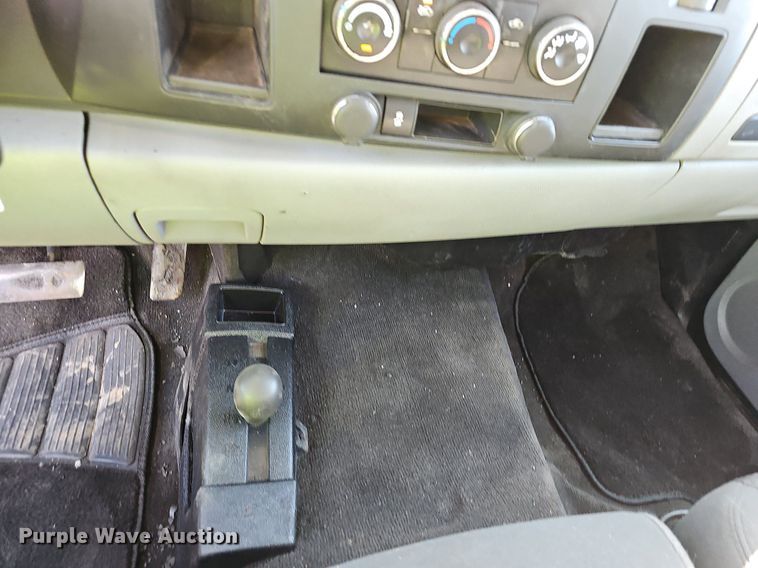 image for item OG9415 2014 Chevrolet 2500HD  Crew Cab flatbed pickup truck