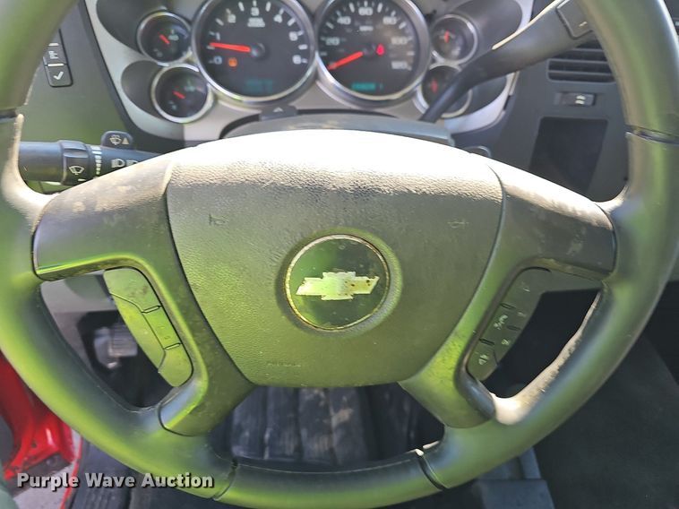 image for item OG9415 2014 Chevrolet 2500HD  Crew Cab flatbed pickup truck