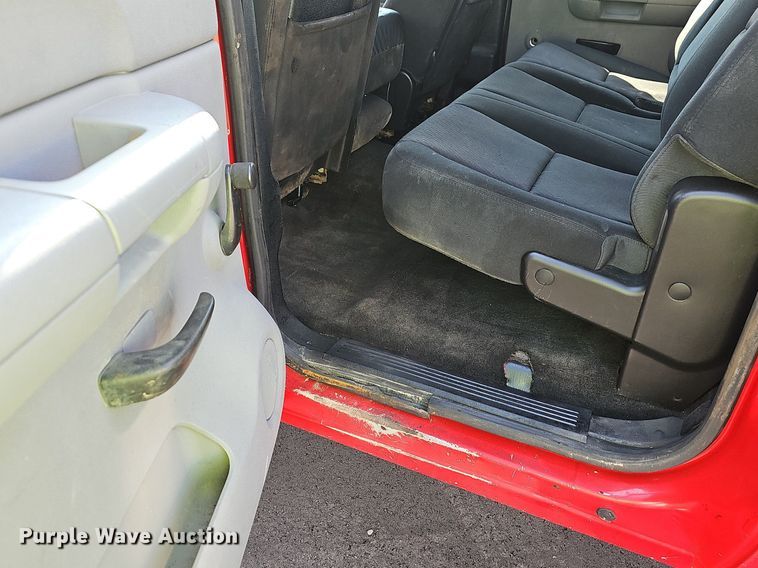 image for item OG9415 2014 Chevrolet 2500HD  Crew Cab flatbed pickup truck