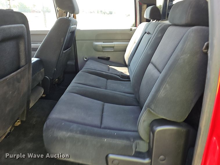 image for item OG9415 2014 Chevrolet 2500HD  Crew Cab flatbed pickup truck