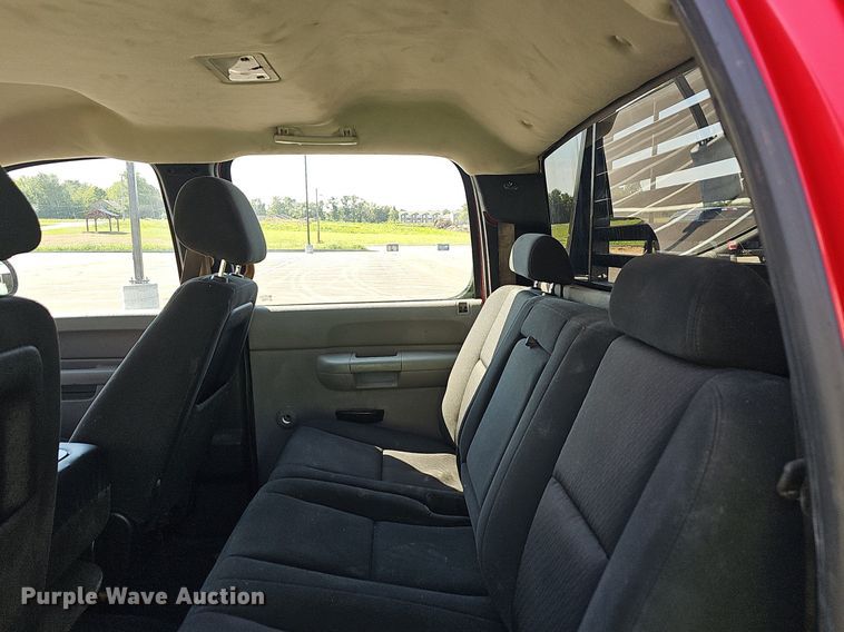 image for item OG9415 2014 Chevrolet 2500HD  Crew Cab flatbed pickup truck