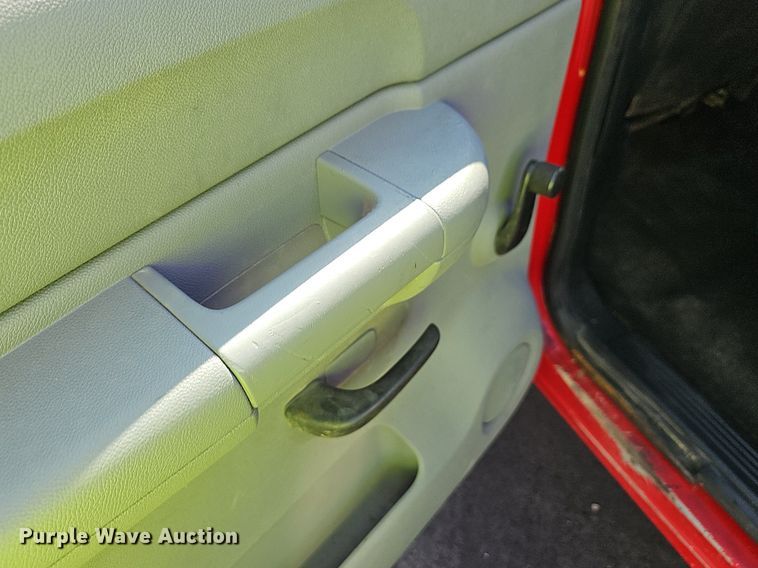 image for item OG9415 2014 Chevrolet 2500HD  Crew Cab flatbed pickup truck