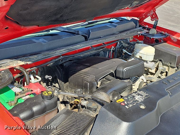 image for item OG9415 2014 Chevrolet 2500HD  Crew Cab flatbed pickup truck