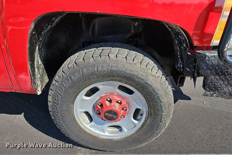 image for item OG9415 2014 Chevrolet 2500HD  Crew Cab flatbed pickup truck