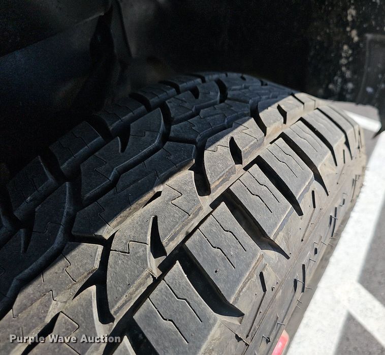 image for item OG9415 2014 Chevrolet 2500HD  Crew Cab flatbed pickup truck