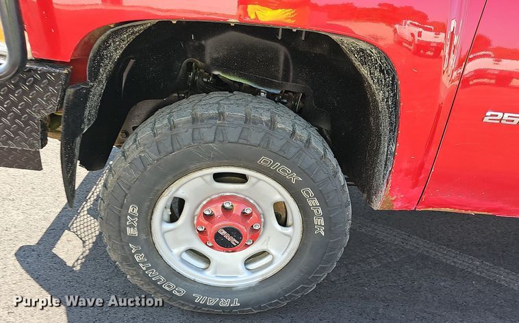 image for item OG9415 2014 Chevrolet 2500HD  Crew Cab flatbed pickup truck