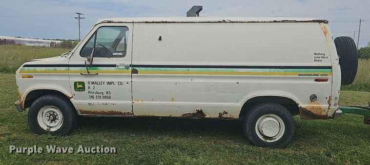 image for item OG9418 1977 Ford  van