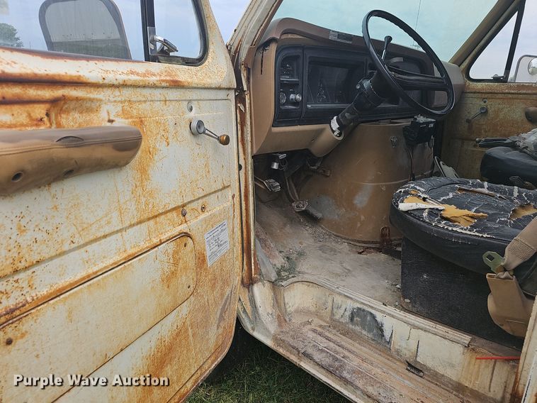 image for item OG9418 1977 Ford  van