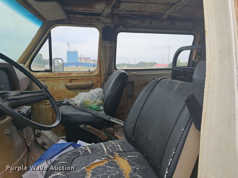 image for item OG9418 1977 Ford  van