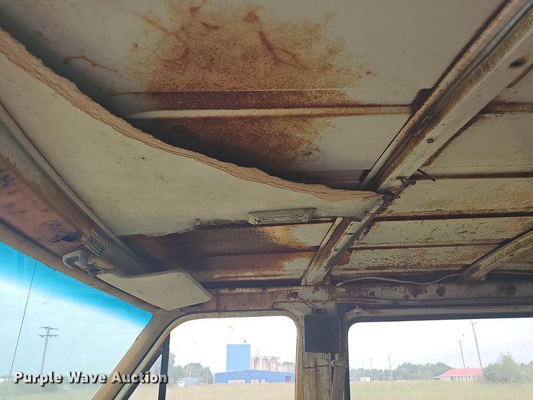 image for item OG9418 1977 Ford  van