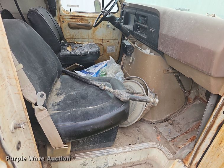image for item OG9418 1977 Ford  van