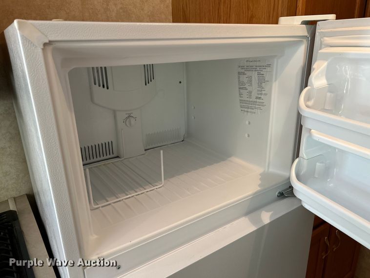 image for item OK9666 2006 Monaco Coach Holiday Rambler  camper