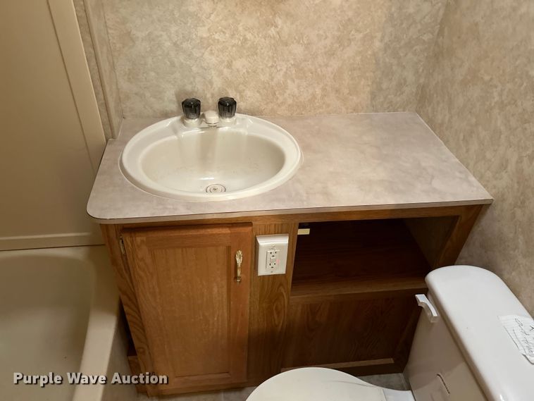 image for item OK9666 2006 Monaco Coach Holiday Rambler  camper