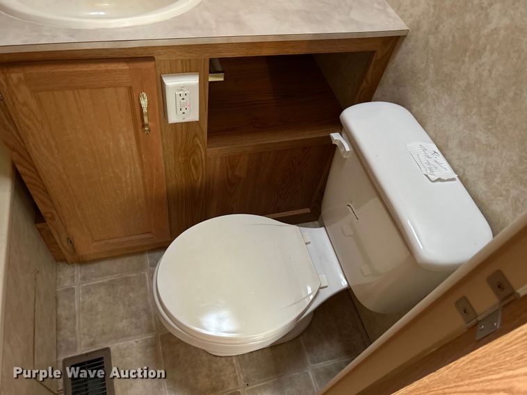 image for item OK9666 2006 Monaco Coach Holiday Rambler  camper