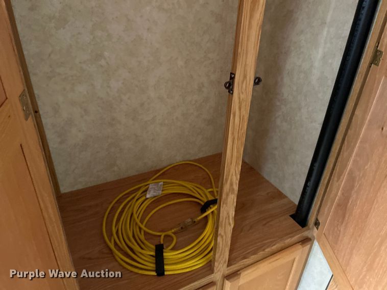 image for item OK9666 2006 Monaco Coach Holiday Rambler  camper