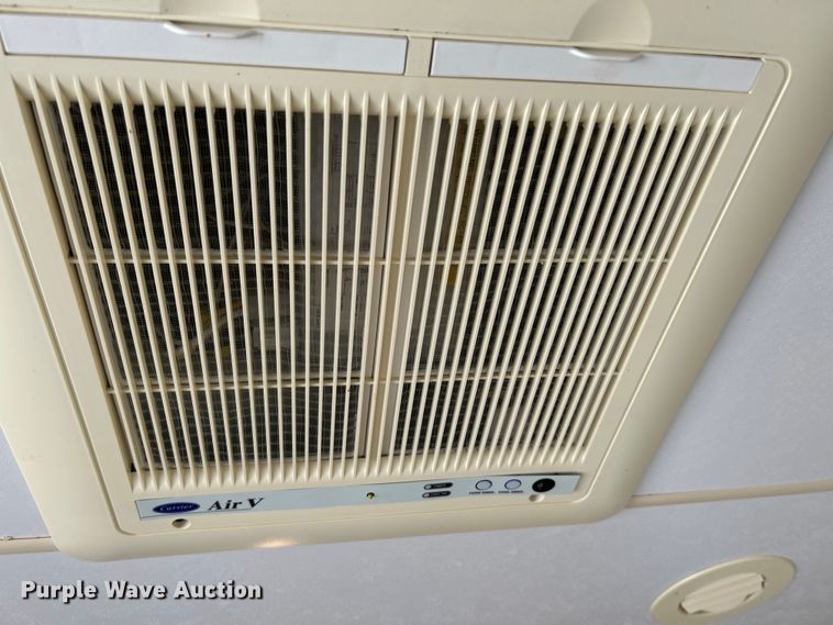 image for item OK9666 2006 Monaco Coach Holiday Rambler  camper