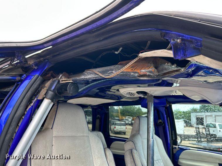 image for item OK9758 2004 Ford Excursion  SUV