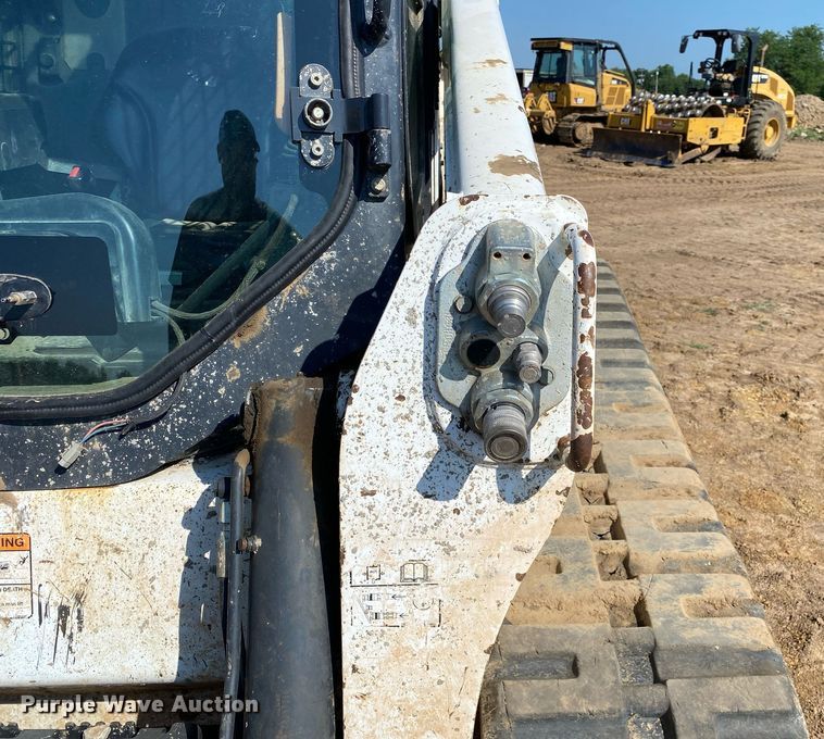 image for item DI7827 2017 Bobcat T650  tracked skid steer loader