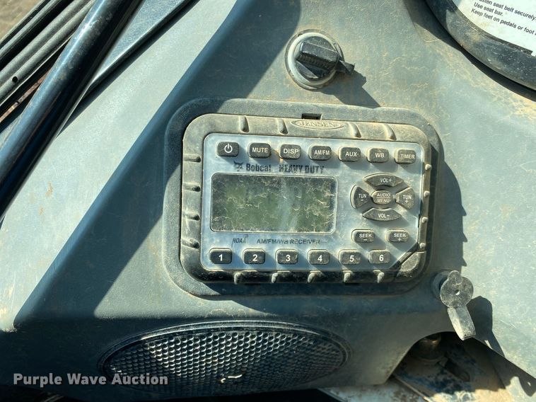 image for item DI7827 2017 Bobcat T650  tracked skid steer loader