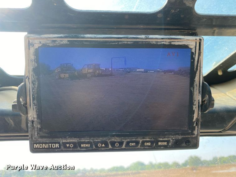 image for item DI7827 2017 Bobcat T650  tracked skid steer loader