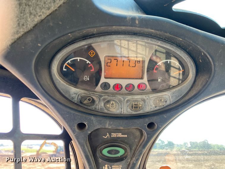 image for item DI7827 2017 Bobcat T650  tracked skid steer loader