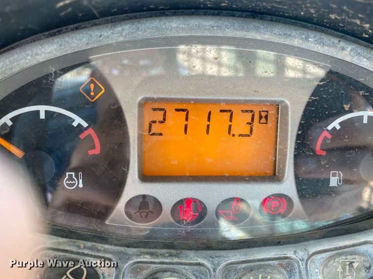 image for item DI7827 2017 Bobcat T650  tracked skid steer loader