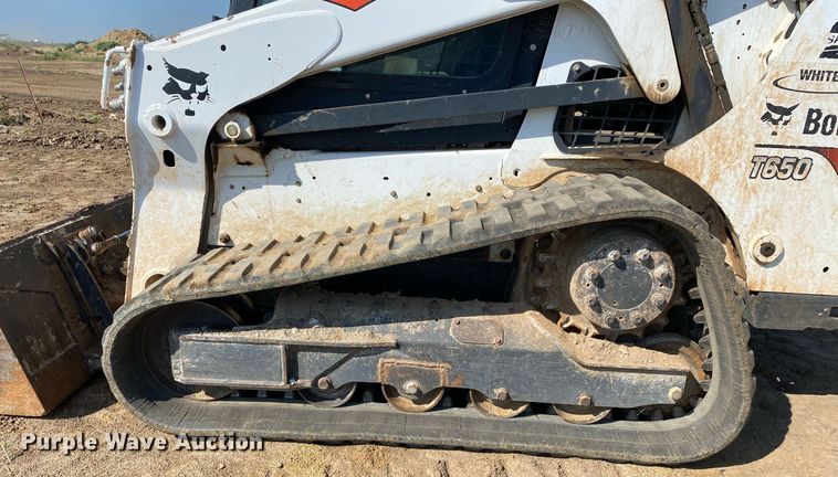 image for item DI7827 2017 Bobcat T650  tracked skid steer loader