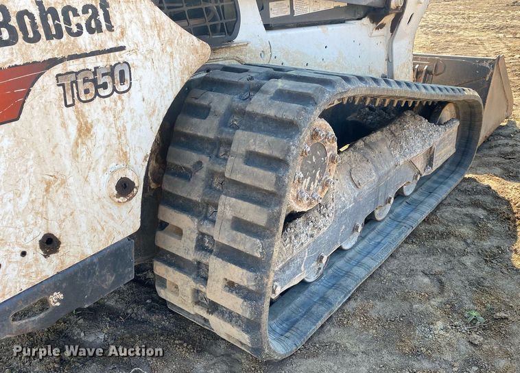 image for item DI7827 2017 Bobcat T650  tracked skid steer loader