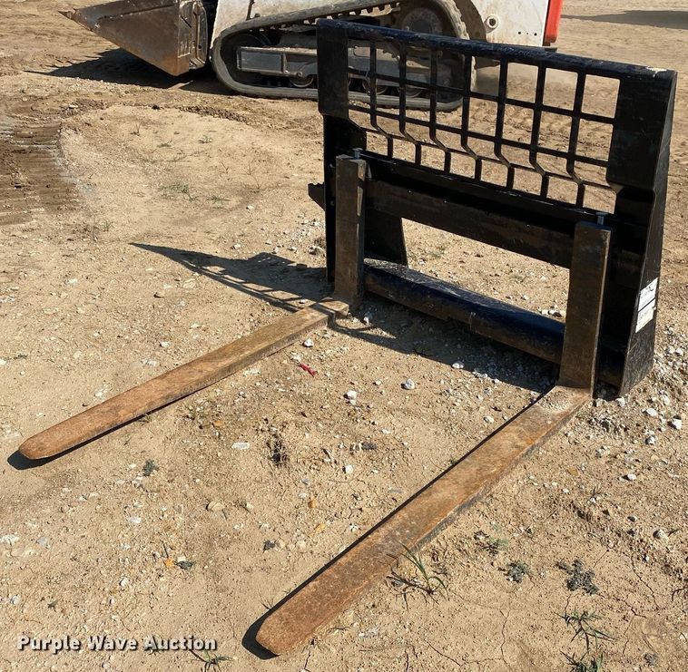 image for item DI7827 2017 Bobcat T650  tracked skid steer loader