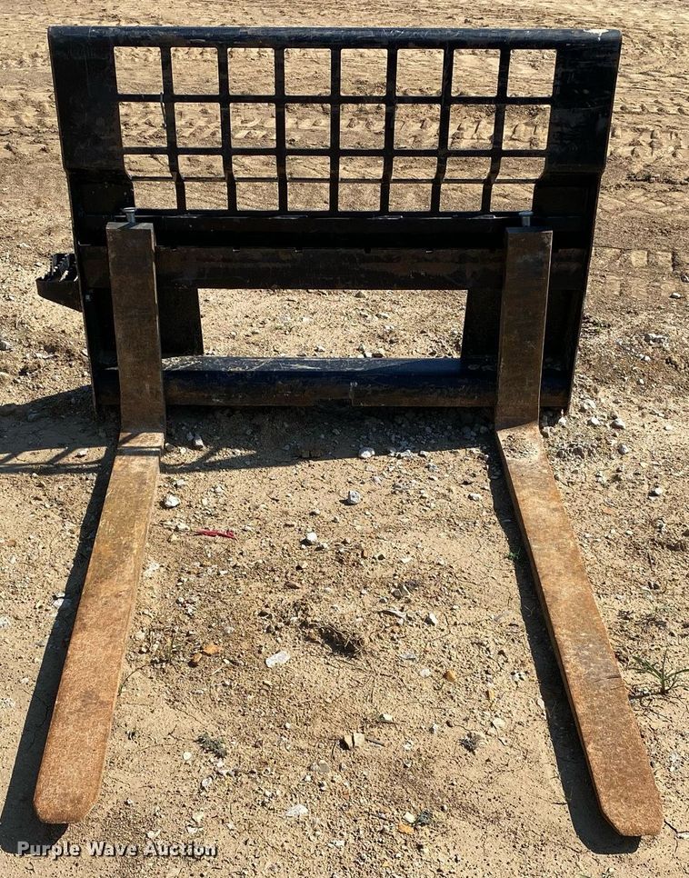 image for item DI7827 2017 Bobcat T650  tracked skid steer loader