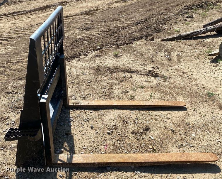 image for item DI7827 2017 Bobcat T650  tracked skid steer loader