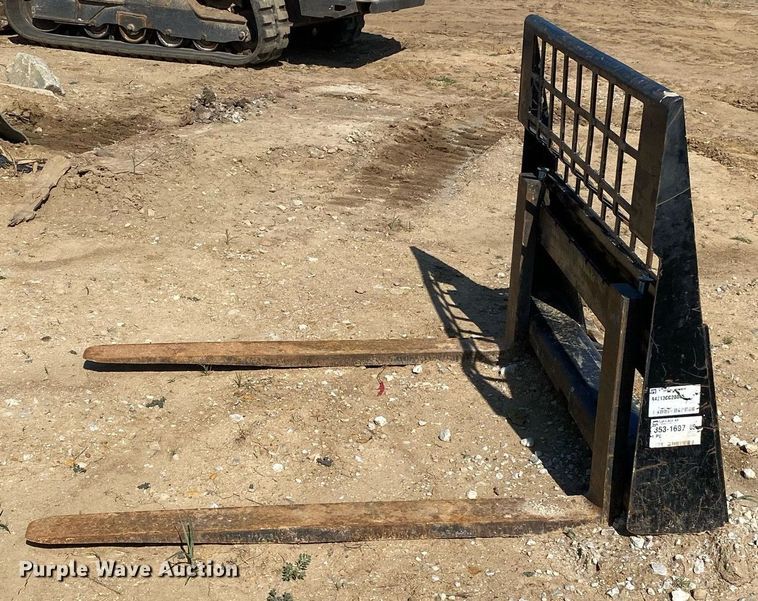 image for item DI7827 2017 Bobcat T650  tracked skid steer loader