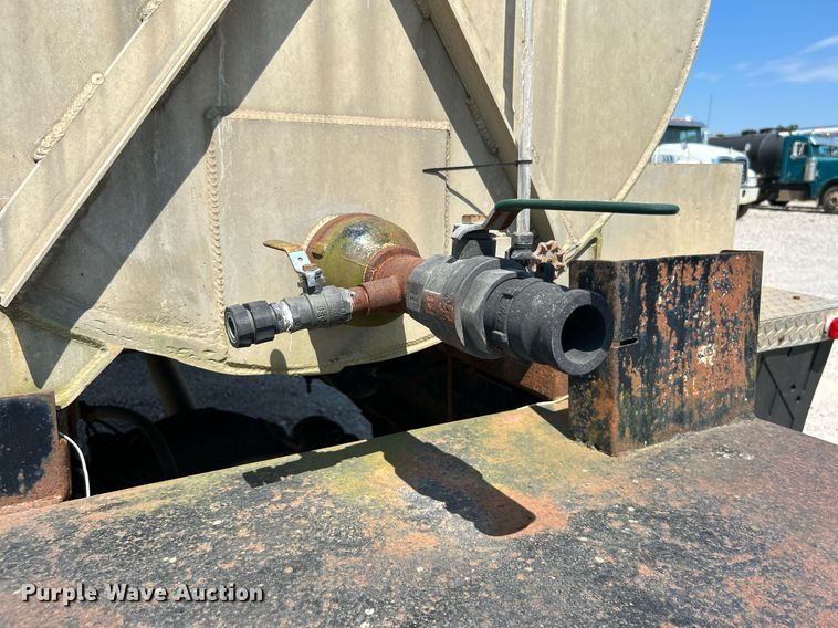 image for item DJ6308 1988 Ford F700  tank truck