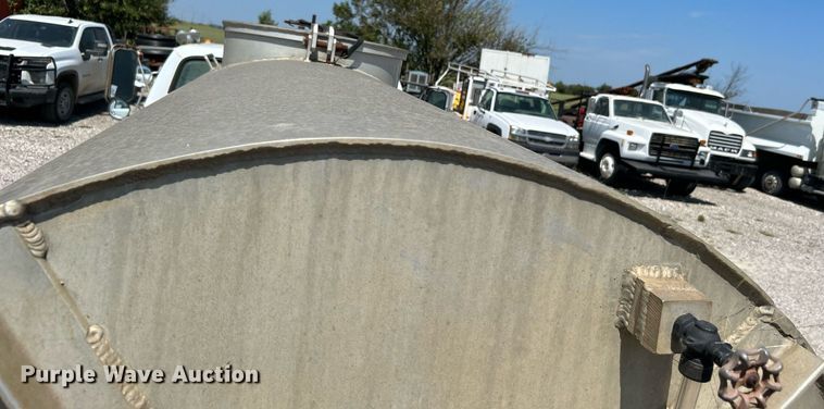 image for item DJ6308 1988 Ford F700  tank truck