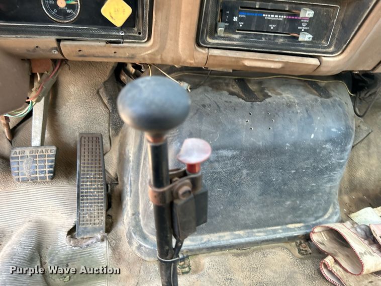 image for item DJ6308 1988 Ford F700  tank truck