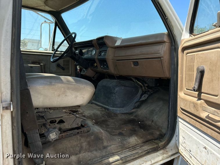 image for item DJ6308 1988 Ford F700  tank truck