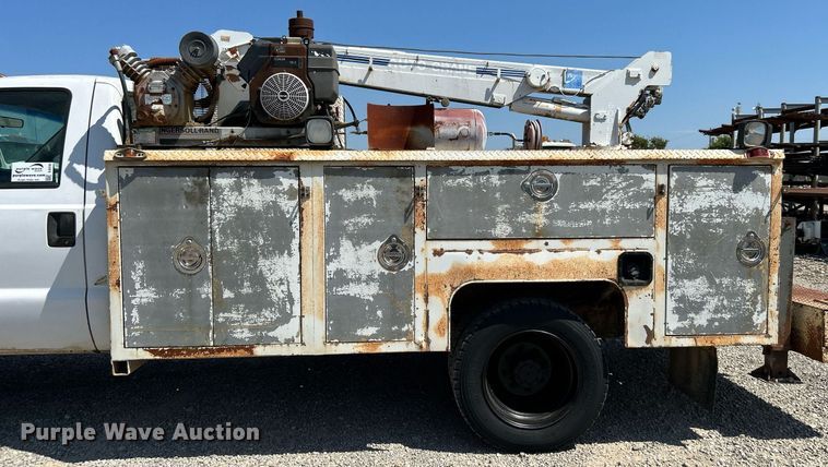 image for item DJ6310 1999 Ford F550 Super Duty  utility / service truck