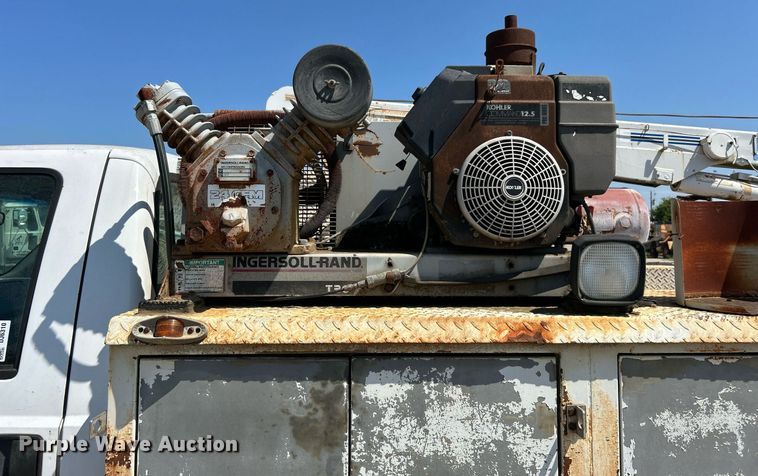 image for item DJ6310 1999 Ford F550 Super Duty  utility / service truck