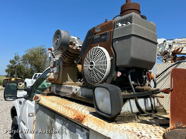 image for item DJ6310 1999 Ford F550 Super Duty  utility / service truck